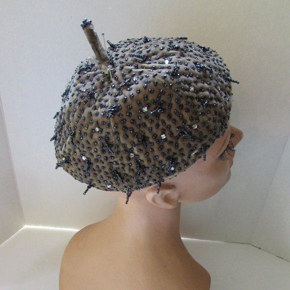 SALE Mid Century Beret Style Hat Olive Green Velvet Black Seed Beads - Picture 3 of 12